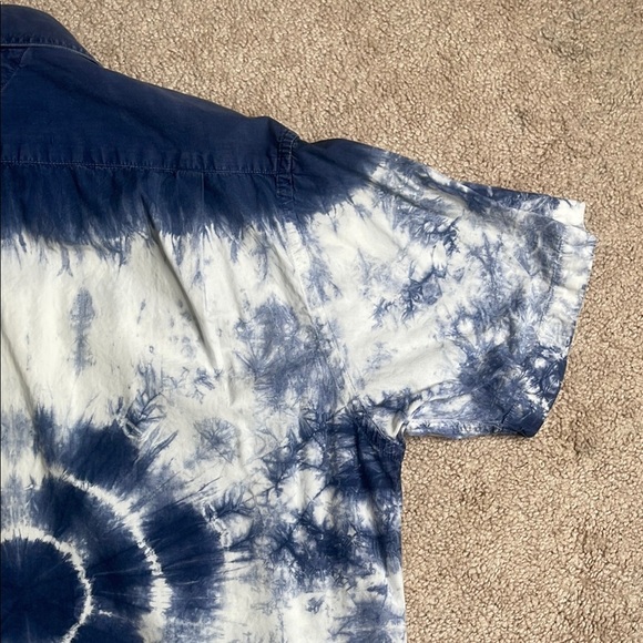 Tommy Hilfiger Blue and White Tie-Dye Casual Button Down Shirt - Picture 5 of 5